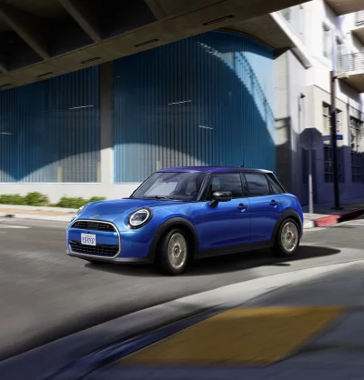 die Front des neue MINI Cooper 5-Türer bei MINI Neumarkt